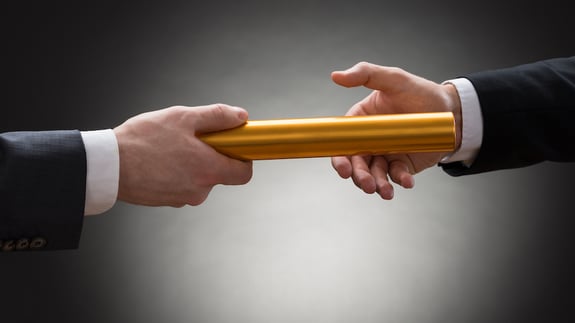 a graphic that representations the sales to implementation handoff in a new business deal